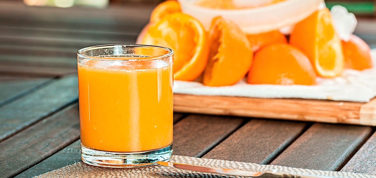 Saiba quantas calorias um sumo de laranja  natural tem